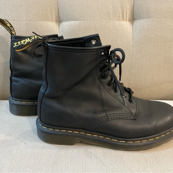Dr. Martens Shoes Doc Martens Air Wair 1822 Black Leather Combat
